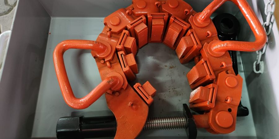 DEN-CON Handling Tools
