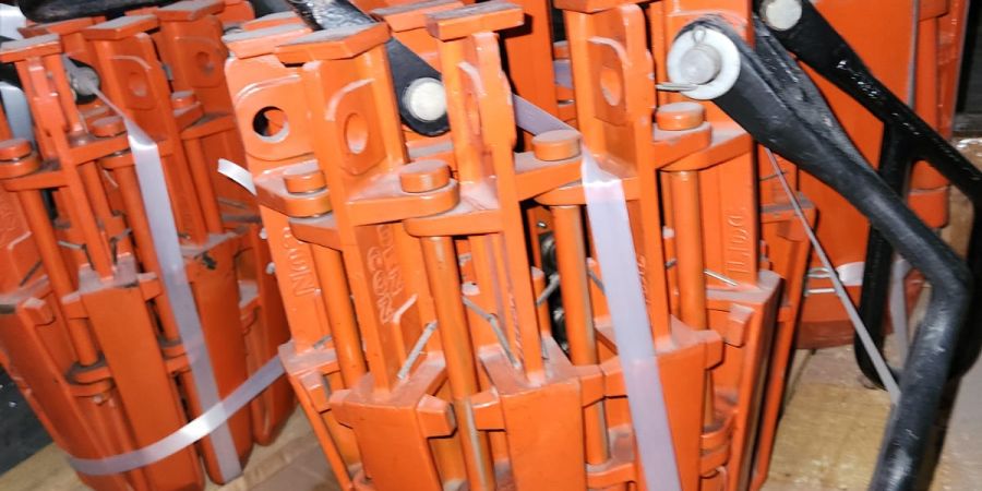 DEN-CON Handling Tools